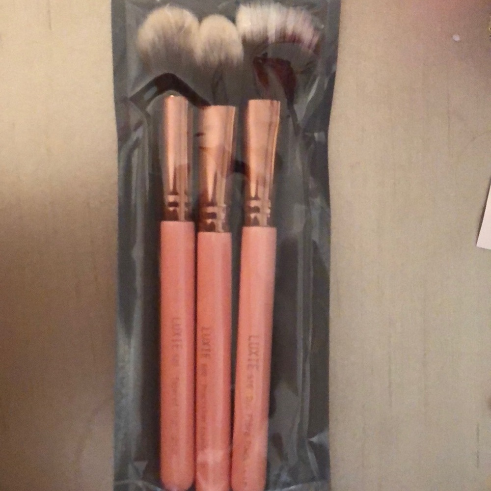 Brand new set of 3 Luxie Face brushes
